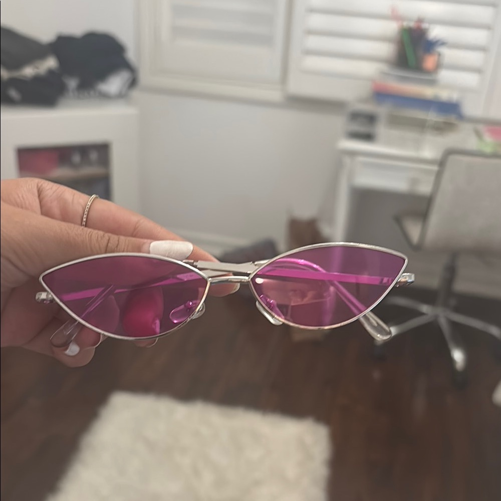 Stylish Pink Cat-Eye Sunglasses